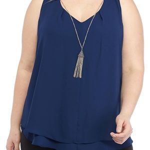New directions sleeveless Vneck pullover top